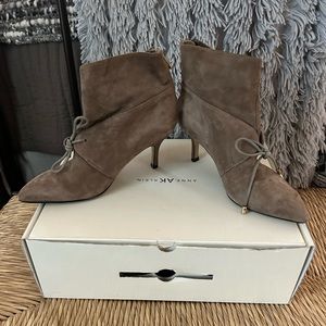Carmen Marc Valvo suede tan booties! Size 6